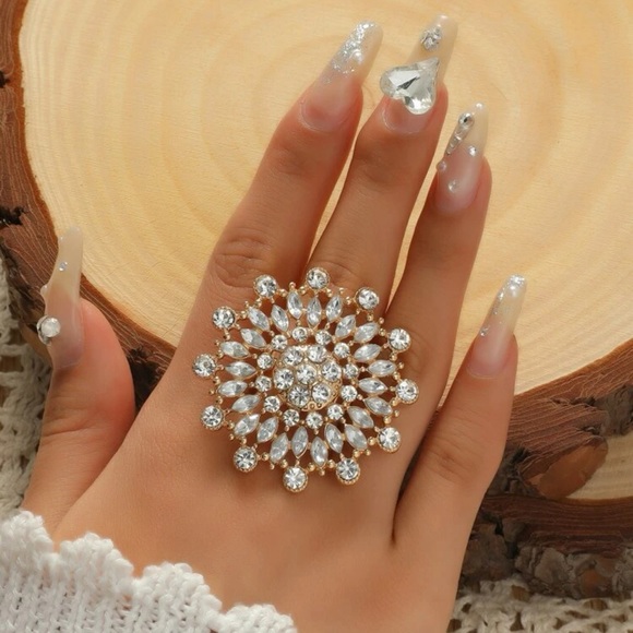 Rhinestone Flower Decor Ring - Picture 6 of 6